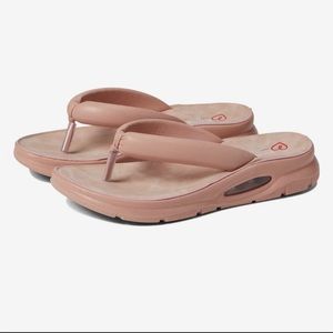 Blondo Abigail blush color slip on flip flops size 7